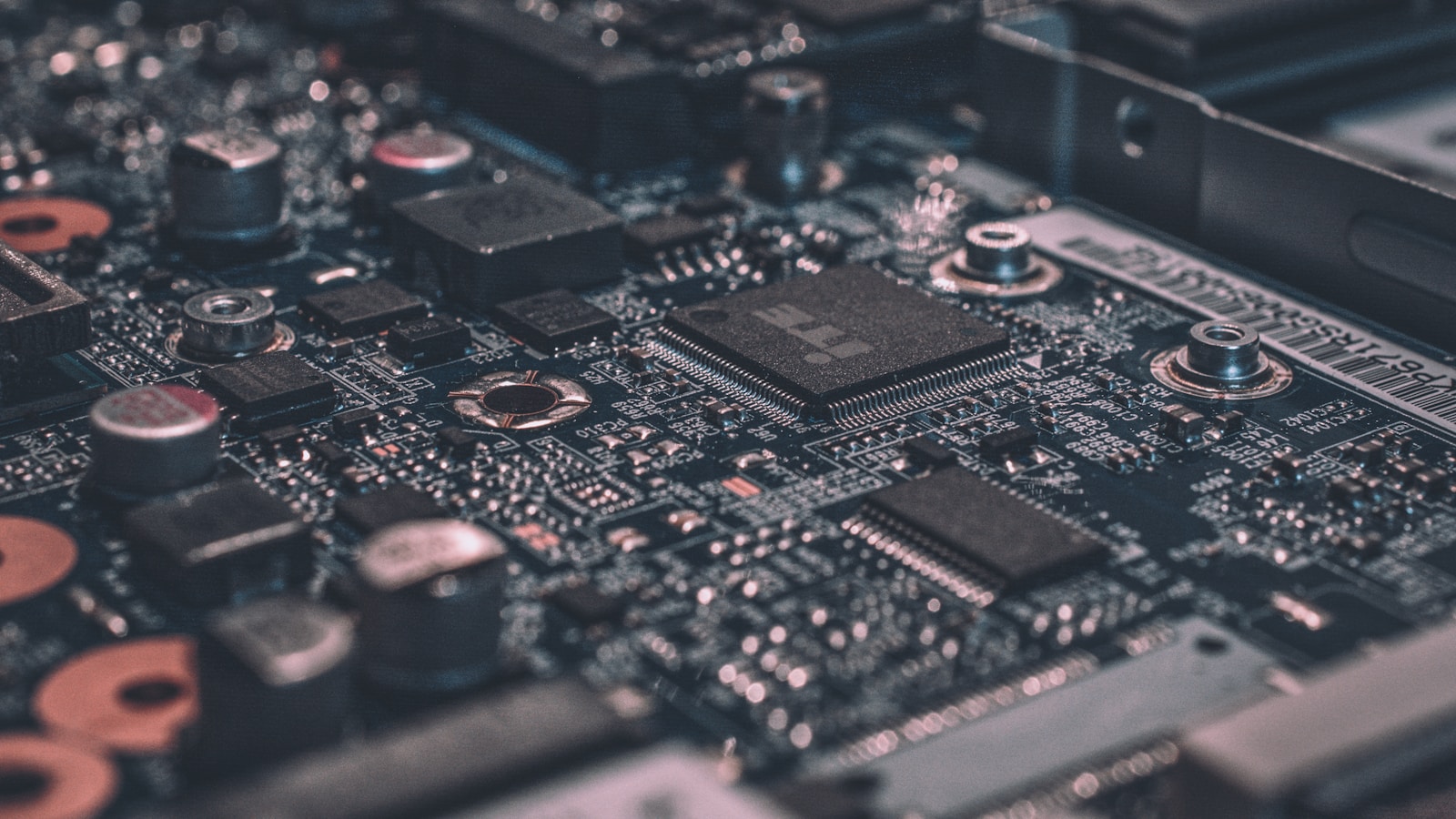 How to Improve AI Product Quality: Evals, Feedback Loops, and Human-in-the-Loop